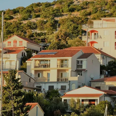 Pina Evitos Apartament *