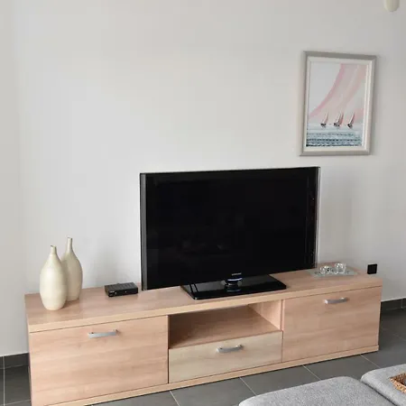 Apartament Pina Evitos *