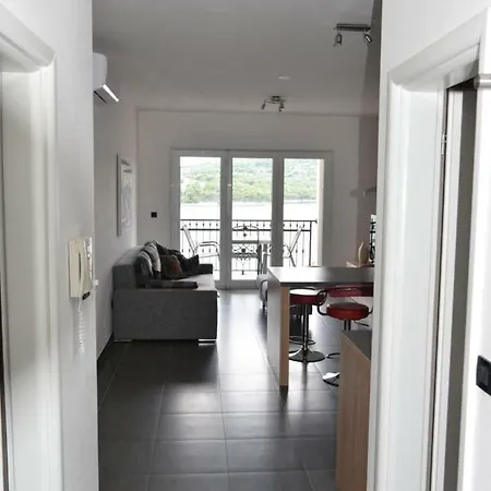 Pina Evitos Apartament Tisno