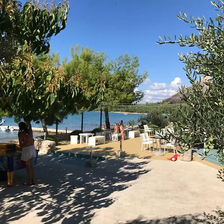 Apartament Pina Evitos *