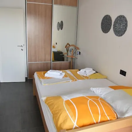 Apartament Pina Evitos