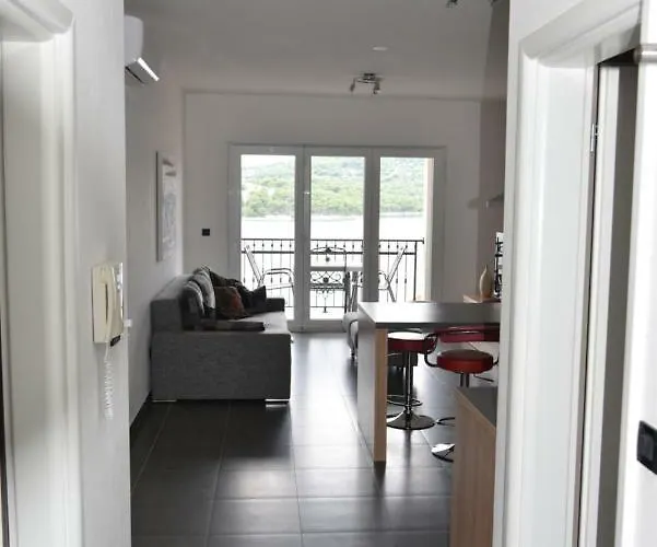 Pina Evitos Apartment Tisno