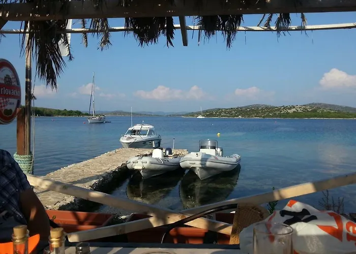 Apartment Pina Evitos *