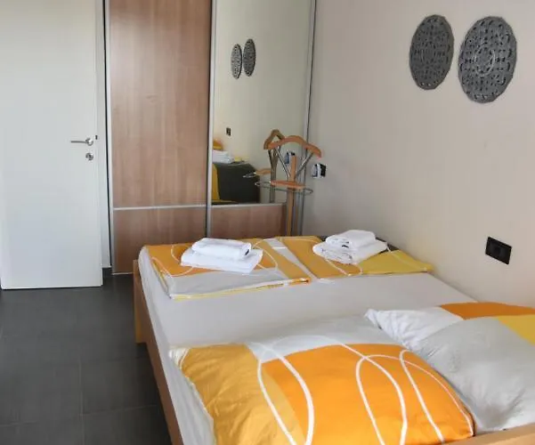 Appartement Pina Evitos