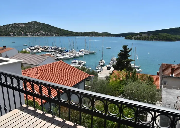 Pina Evitos Appartement